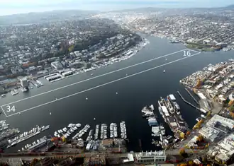 Lake Union met daarin de landingsbaan