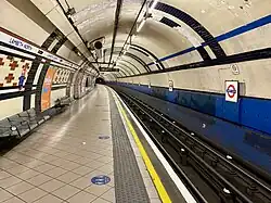 Het zuidelijke perron gezien uit het westen