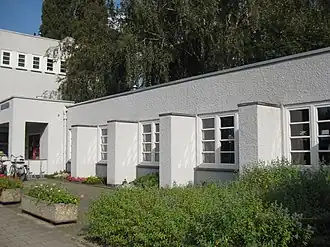 Oostelijke van twee reeksen garages