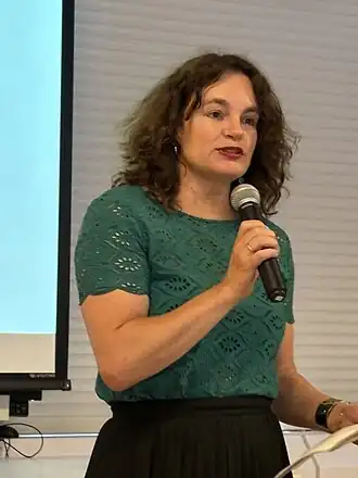 Pans tijdens haar lezing over Mary Zeldenrust-Noordanus bij Atria (2025)