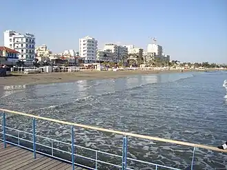 Strand bij de pier van Larnaca