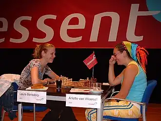 Laura Bensdorp (links) en Arlette van Weersel