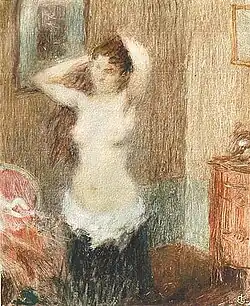 Vrouw kamt haar haar