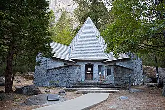Voorkant van de LeConte Memorial Lodge