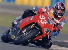 De Endurance motorfietsen lijken sterk op gewone racers, maar zijn afgeleid van standaardmodellen en hebben verlichting nodig om 's nachts te kunnen doorrijden