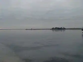 Een bevroren Leekstermeer, bezien vanaf Matsloot