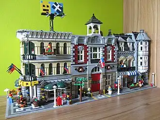 Green Grocer (10185), Fire Brigade (10197) en Grand Emporium (10211)