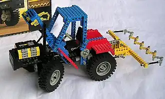 Een trekker (setnummer 8859) gemaakt van Lego Technic