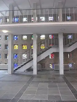 Hal met ramen van Berend Hendriks