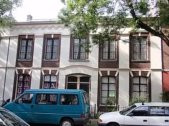 De voormalige gymnastiekschool op nummer 5