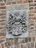 Gevelsteen met wapen (poort bijgebouw)