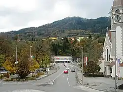 Het station onderaan de Münzenberg gezien uit de binnenstad.