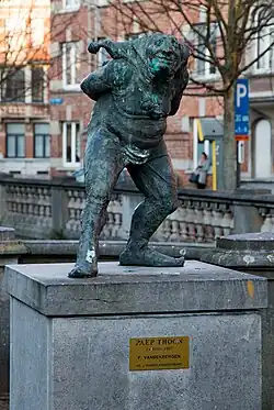 Standbeeld van Paep Thoon
