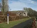 Lijn 38 bij het Fort van Battice.Kilometerpaal 23 van Infrabel / NMBS blijft nog staan langs de fietsenroute.