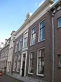 Herenhuis uit 1860 met verdieping en schilddak