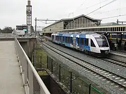 De Arriva LINT 25 in Blauwnet-uitvoering in Hengelo