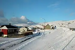 Ljósá, gezien vanuit het zuiden, met het dorp Eiđi zichtbaar in de verte.