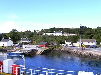 Lochaline gezien van de veerboot