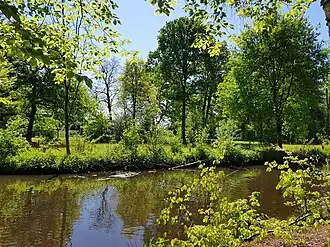 Locatie van het kasteel aan de overkant van de Heiligenbergerbeek in 2018