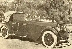 Locomobile Model 48 Sportif uit 1921 met een tweede voorruit voor de achterste passagiers