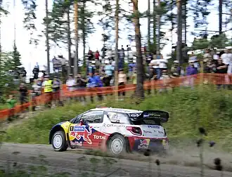 Loeb had dit keer een taaie aan teamgenoot Hirvonen, maar trok opnieuw aan het langste eind en won