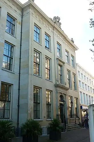 Logement van Rotterdam aan het Plein.