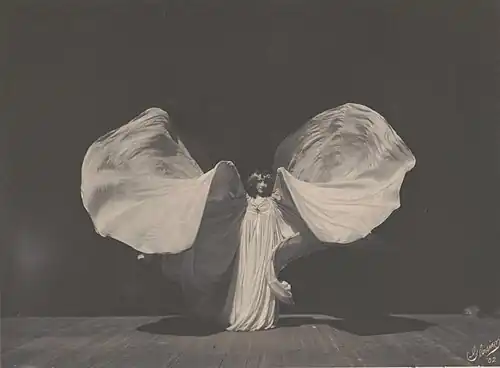 Loie Fuller(1902), gefotografeerd door Frederick Glasier