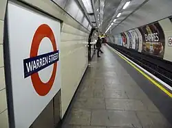 Een perron van de Victoria Line