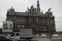 Algemeen zicht Loodswezengebouw, gezien vanaf Tavernierkaai