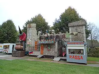 Loopspookhuis Frankenstein op de kermis te Acht.