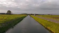 Lopster Wijmers en N996, op de achtergrond Loppersum