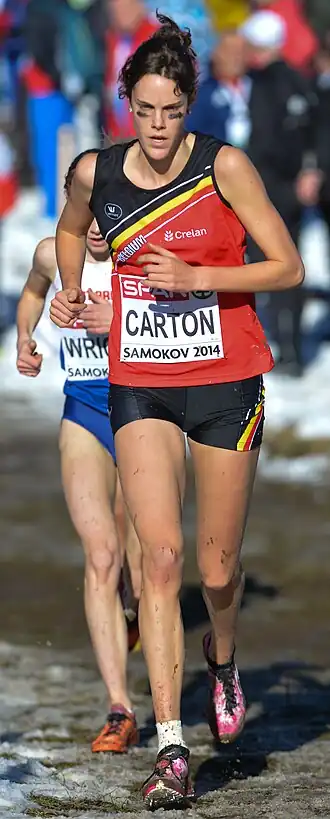 Louise Carton in actie tijdens het EK U23 Cross in 2014.