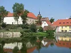 Dorpsvijver met kasteel (2006)