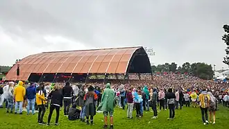 Hoofdpodium Alpha tijdens een optreden van Billie Eilish