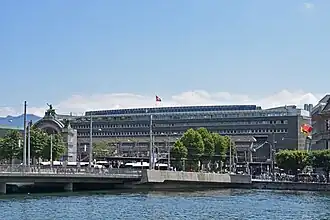 Toegang tot het station vanop de Bahnhofplatz