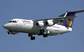 Een AVRO RJ-85 van Lufthansa CityLine (D-AVRE)