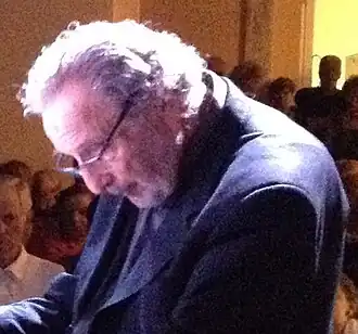 Luis Bacalov bij het Michetti Muzeum in Francavilla al Mare