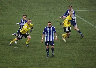 Tuomas Haapala (midden)