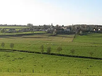 Gezicht op Luthenay-Uxeloup vanaf het Château de Rosemont