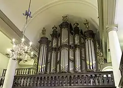 Het orgel (1896) gebouwd door Van Oeckelen.
