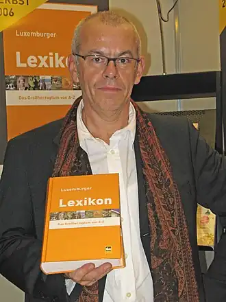 Hausemer met het Luxemburger Lexikon