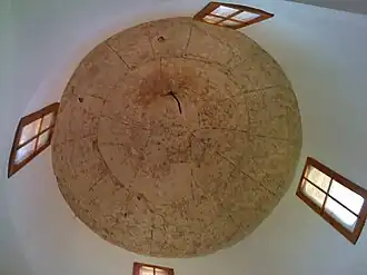 De koepel van de kerk met de verwijderde fresco’s in 2010