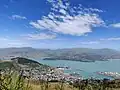 Lyttelton gezien vanaf een heuvel