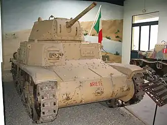 de M15/42 op een tentoonstelling in Saumur