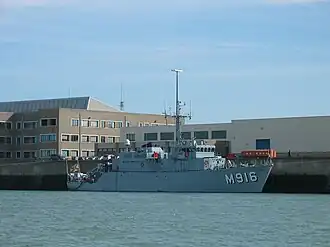 M916 aangemeerd in Zeebrugge