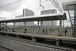 Het oostelijke perron, met op de achtergrond de hotels naast Fort Izmajlovo, die voor de bezoekers aan de Olympische Spelen van 1980 zijn gebouwd