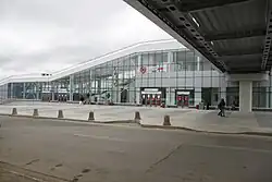 Westgevel van het station gezien uit het metrostation Tsjerkizovskaja