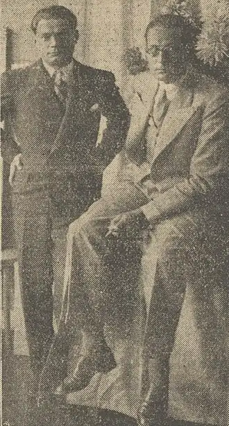 De kunstschilders François Erdely (links) en Chr. de Moor (rechts) bij de opening van de ENVS september 1933.