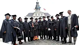 Afgestudeerden voor het Stadhuis van Maastricht, 2012