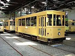 Standaardmotorwagen uit 1936/38, gebouwd door de Tramway Bruxellois, met pantograaf en zonder lijnfilmrollen.